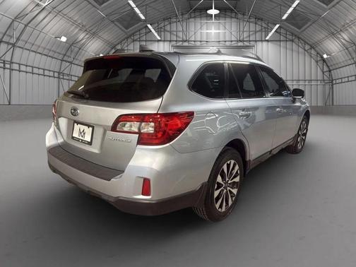 Crystal White Pearl 2016 Subaru Outback 2.5i Limited
