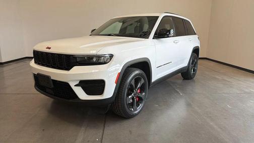 Bright White Clearcoat 2023 Jeep Grand Cherokee Altitude