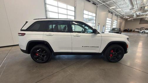 Bright White Clearcoat 2023 Jeep Grand Cherokee Altitude