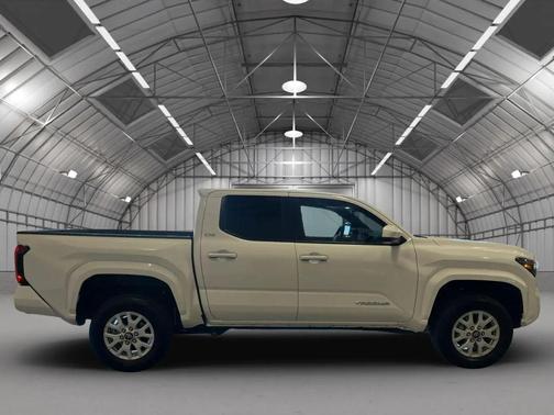 Ice Cap 2024 Toyota Tacoma SR5