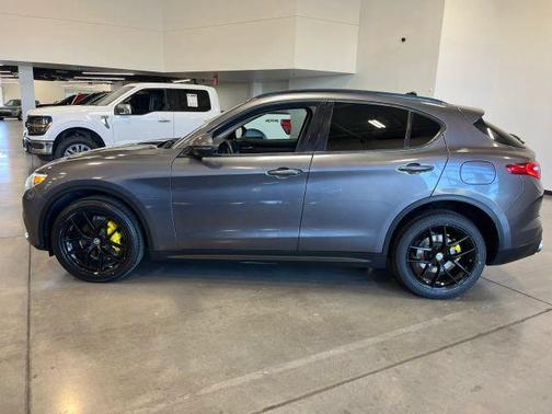Vesuvio Gray Metallic 2018 Alfa Romeo Stelvio Ti