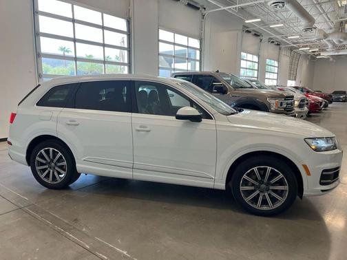 2019 Audi Q7 45 Premium Plus