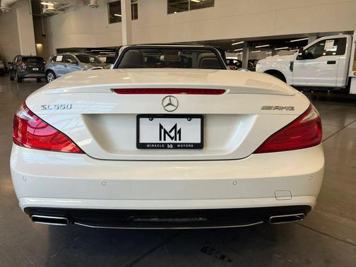 Diamond White Metallic 2013 Mercedes-Benz SL-Class SL 550 Roadster 2D