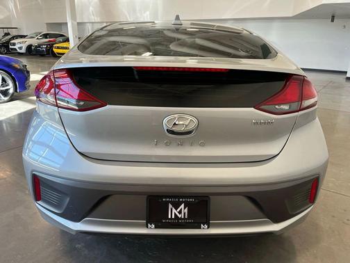 2022 Hyundai IONIQ Hybrid SE