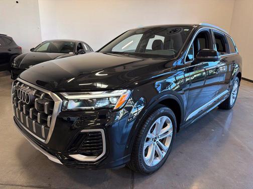Mythos Black Metallic 2025 Audi Q7 45 Premium