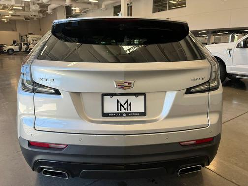 Radiant Silver Metallic 2022 Cadillac XT4 Sport