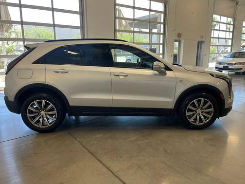 Radiant Silver Metallic 2022 Cadillac XT4 Sport