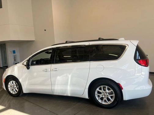 2020 Chrysler Voyager LXI