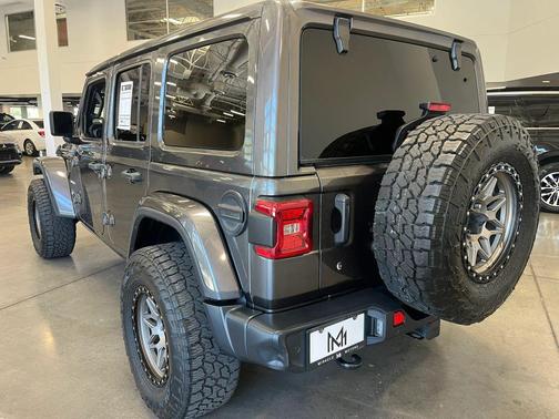 Granite Crystal Metallic Clearcoat 2018 Jeep Wrangler Unlimited Sahara