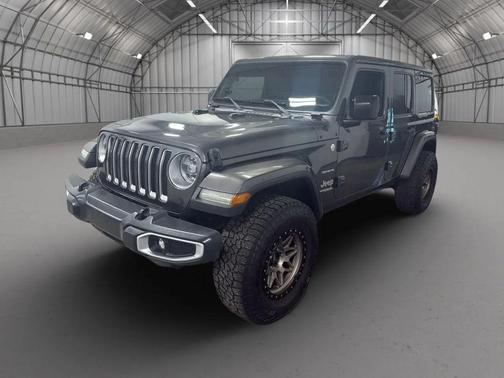 Granite Crystal Metallic Clearcoat 2018 Jeep Wrangler Unlimited Sahara