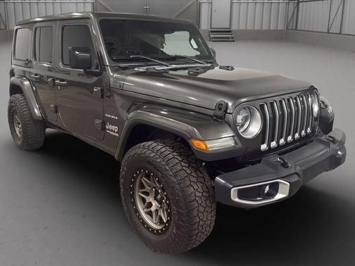 Granite Crystal Metallic Clearcoat 2018 Jeep Wrangler Unlimited Sahara