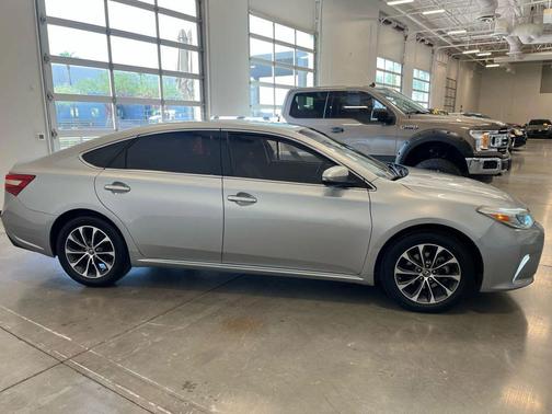 2018 Toyota Avalon XLE