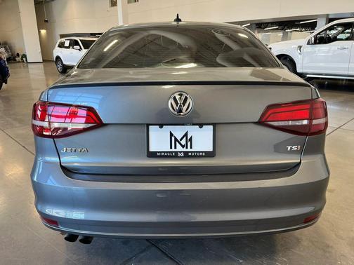 Platinum Gray Metallic 2016 Volkswagen Jetta 1.8T Sport