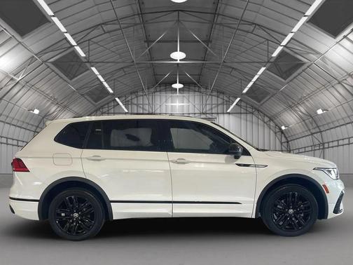 2022 Volkswagen Tiguan 2.0T SE R-Line Black 4MOTION