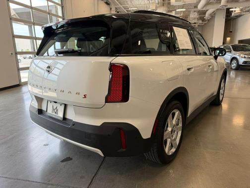 Nanuq White Metallic 2025 MINI Countryman Cooper S ALL4