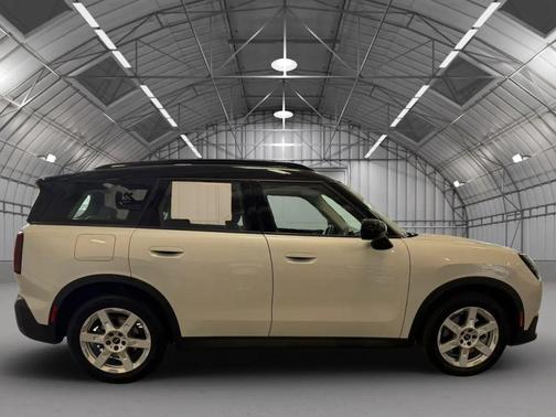 Nanuq White Metallic 2025 MINI Countryman Cooper S ALL4