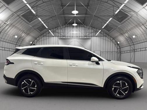 Snow White Pearl 2024 Kia Sportage Hybrid LX