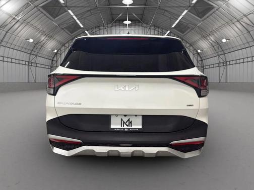 Snow White Pearl 2024 Kia Sportage Hybrid LX
