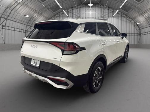 Snow White Pearl 2024 Kia Sportage Hybrid LX