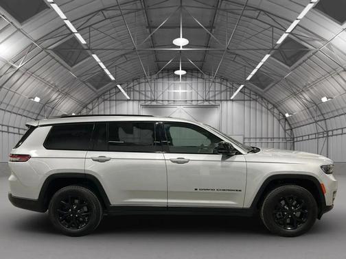 Silver Zynith 2024 Jeep Grand Cherokee L Altitude
