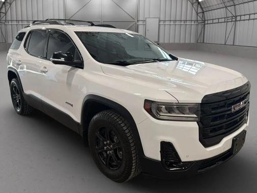 White 2022 GMC Acadia AWD AT4