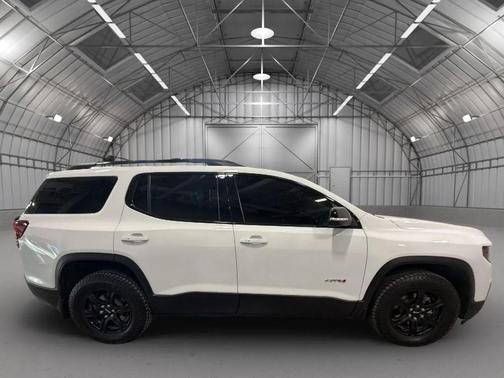 White 2022 GMC Acadia AWD AT4