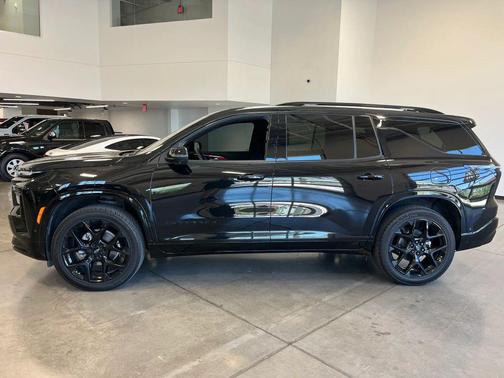 Mosaic Black Metallic 2025 Chevrolet Traverse RS