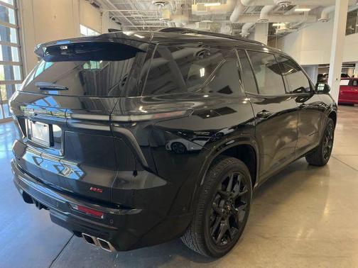 Mosaic Black Metallic 2025 Chevrolet Traverse RS