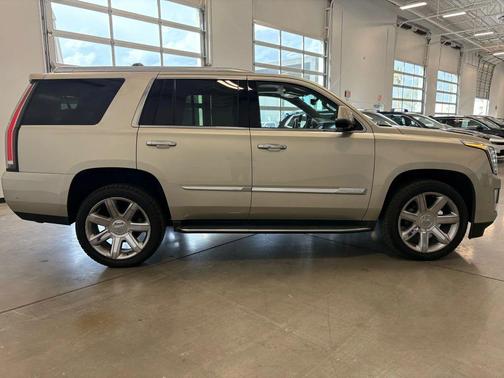 2017 Cadillac Escalade Luxury