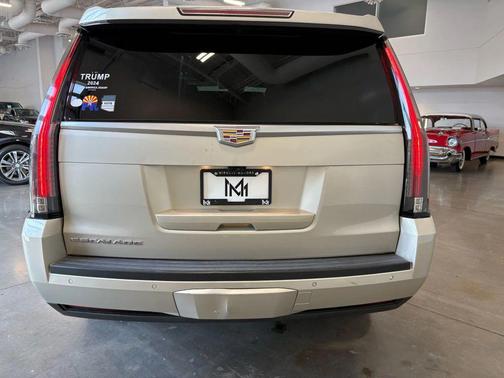 2017 Cadillac Escalade Luxury