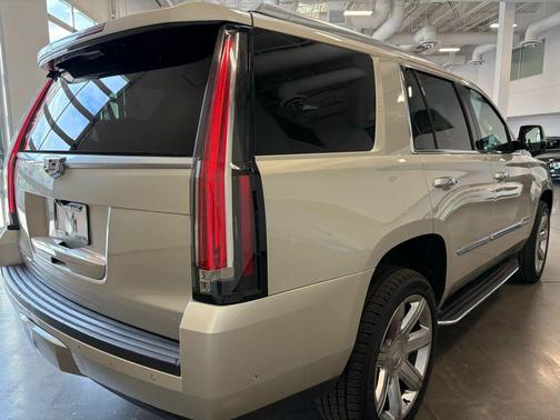 2017 Cadillac Escalade Luxury