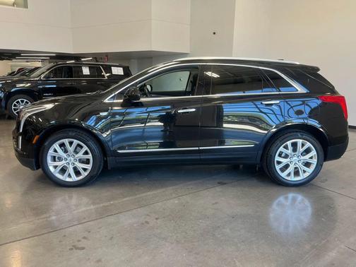 Gray 2017 Cadillac XT5 Luxury