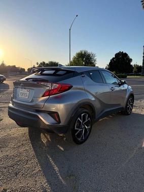 Silver Knockout Metallic 2018 Toyota C-HR XLE Premium 4dr Crossover
