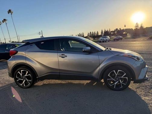 Silver Knockout Metallic 2018 Toyota C-HR XLE Premium 4dr Crossover