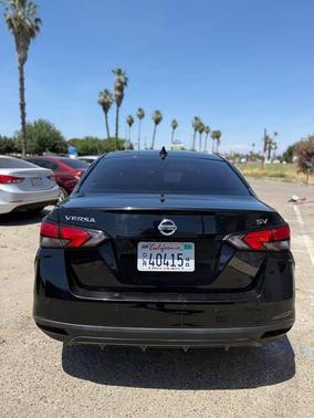 Super Black 2020 Nissan Versa 1.6 SV