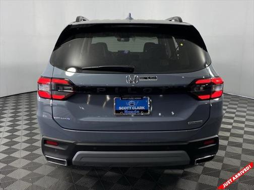 2025 Honda Pilot Touring 8-Passenger