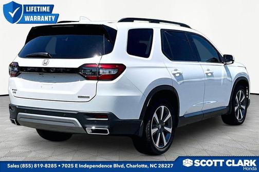 Platinum White Pearl 2024 Honda Pilot Touring 8-Passenger