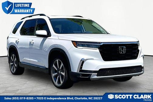 Platinum White Pearl 2024 Honda Pilot Touring 8-Passenger