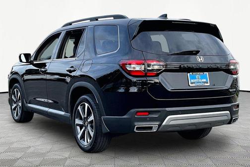 Crystal Black Pearl 2025 Honda Pilot Touring 8-Passenger