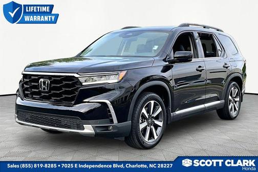 Crystal Black Pearl 2025 Honda Pilot Touring 8-Passenger