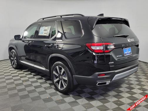 2025 Honda Pilot Touring 8-Passenger