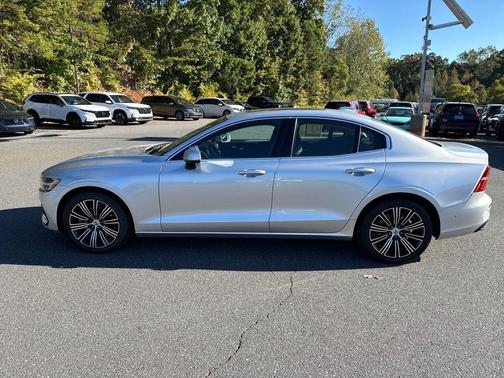 2022 Volvo S60 T5
