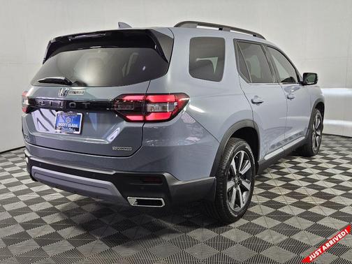 2025 Honda Pilot Touring 8-Passenger