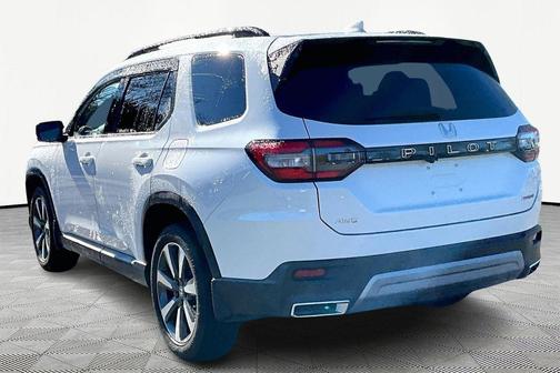 2025 Honda Pilot Touring 8-Passenger