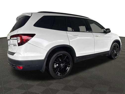 2022 Honda Pilot AWD Black Edition
