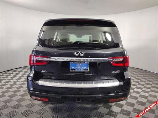 2023 INFINITI QX80 Luxe