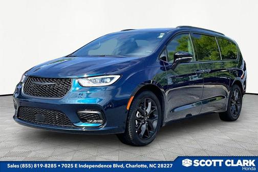 Blue Pearl 2025 Chrysler Pacifica Limited