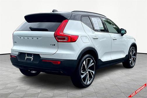 2021 Volvo XC40 T5 R-Design