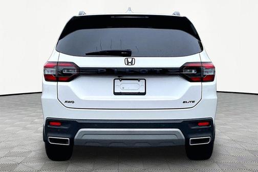 Platinum White Pearl 2024 Honda Pilot Elite