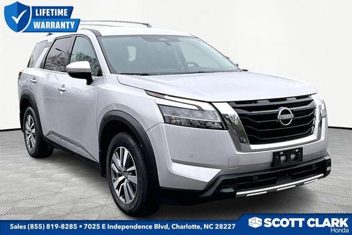 2023 Nissan Pathfinder SL 4WD